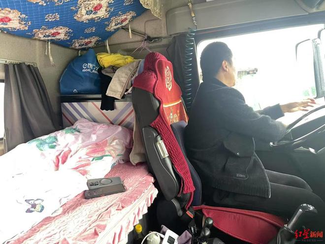 友已下葬三年前结发妻子离世留下重组家庭的6个孩子PG电子游戏麻将胡了舍不得多买氧气罐离世的河南卡(图3)